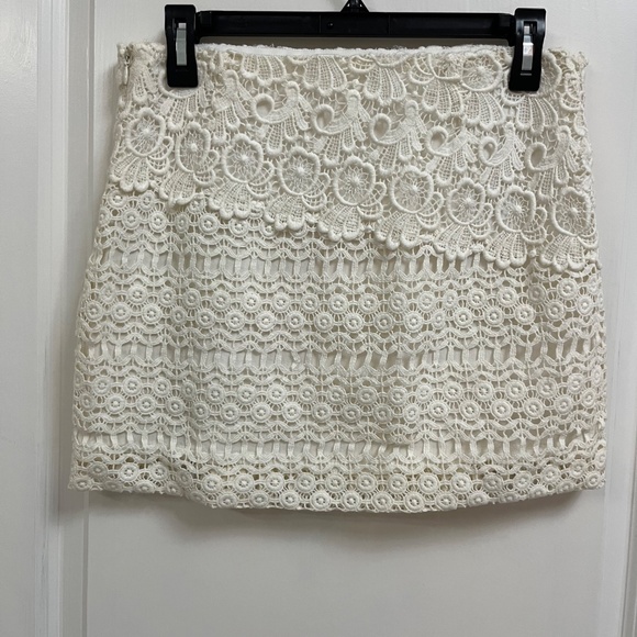 Maje Paris White Lace Mini Skirt with Sheer Details (FR 38 / US 6) - Picture 8 of 10